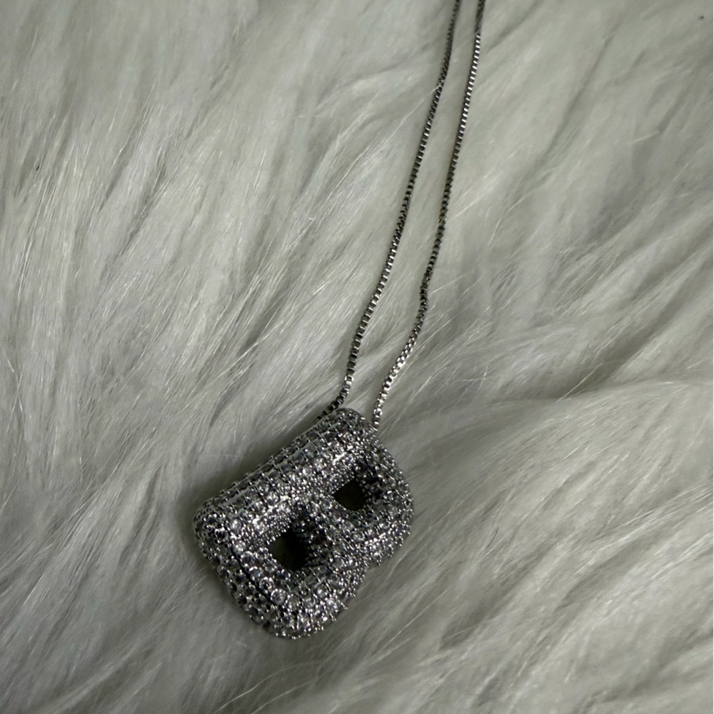 NWOT Silver Bubble Initial B’ necklace